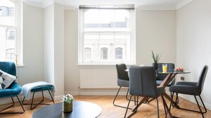Design appartement | Dineren in de kamer