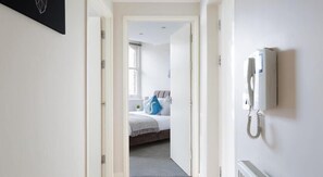 Hallway - Contemporary 2 Bed Shoreditch (London)