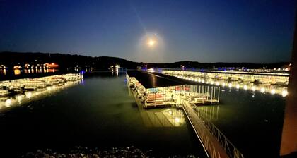 Upea paeta - Ei askeleita, Veneen liukuminen, Ei soraa, Lakefront by Kinderhook & Golf