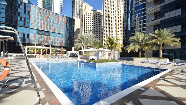 Outdoor pool - Bay Central (Dubai)