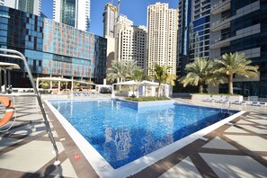 Outdoor pool - Bay Central (Dubai)