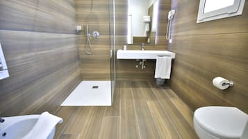 Shower, free toiletries, hair dryer, bidet