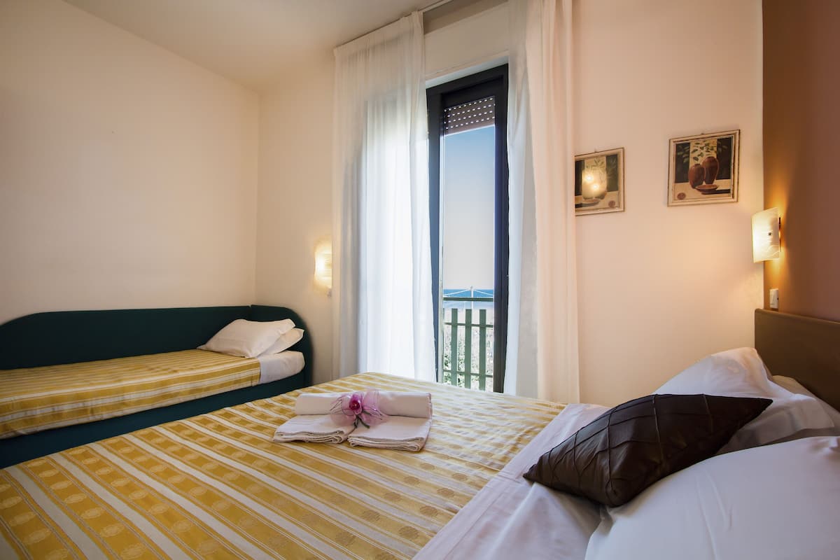 Minibar, coffres-forts dans les chambres, Wi-Fi gratuit, draps fournis