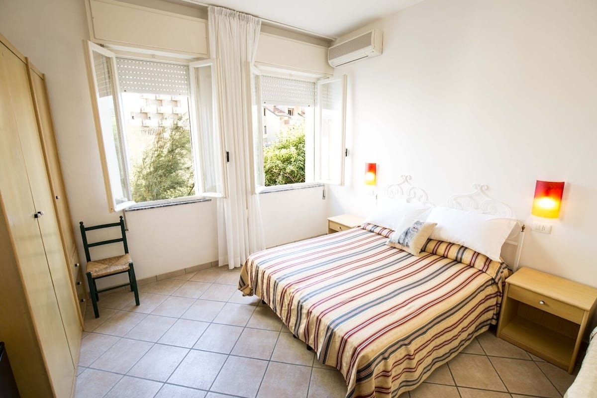 Minibar, coffres-forts dans les chambres, Wi-Fi gratuit, draps fournis