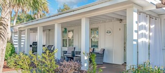 Charming 1950s Beach Cottage Apt B