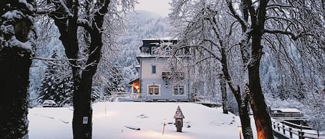 Fachada de la propiedad