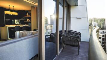 Suite (Deluxe 1 Bedroom) | Terrace/patio