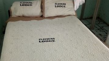 Single Room | Desk, free WiFi, bed sheets