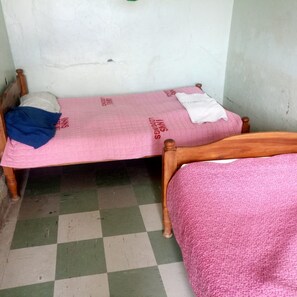 Desk, bed sheets - Inns Lodge (Naivasha)