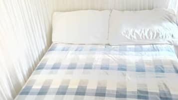 Single Room | 1 bedroom, desk, bed sheets