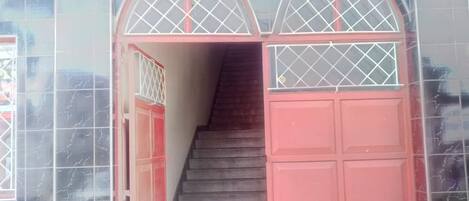 Pintu masuk hartanah