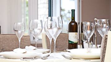 Ferienhaus (Two Bedroom Holiday Home with Terrace) | Esszimmer