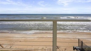 On the beach - Hemingway Dream, 5 Bedrooms, Beach Front, Sleeps 14 (Ponte Vedra Beach)