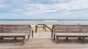 Beach - Ocean's Edge, 4 Bedrooms, Ocean Front, Pet Friendly, Sleeps 8 (Ponte Vedra Beach)