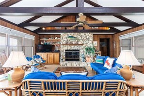 Living room - Ocean's Edge, 4 Bedrooms, Ocean Front, Pet Friendly, Sleeps 8 (Ponte Vedra Beach)