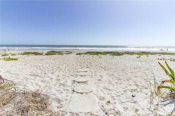 Paradise Palms, 5 Bedrooms, Beach Front, Pool, Diamond, Sleeps 1