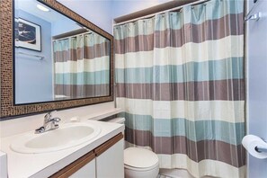 Bathroom - Napping Turtle, 3 Bedrooms, Ocean Front, Wireless Internet, Sleeps 9 (Ponte Vedra Beach)