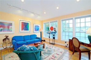House, 1 King Bed with Sofa bed, Patio, Garden View | Living room | 42-inch TV with cable channels
