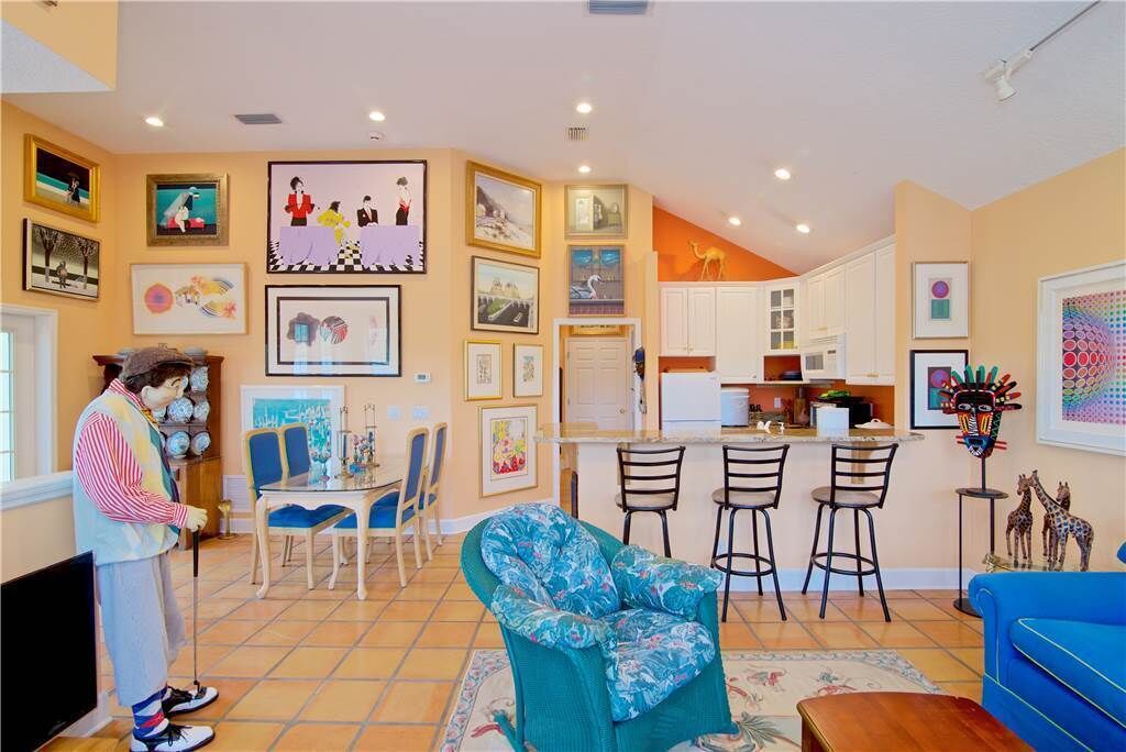 House, 1 King Bed with Sofa bed, Patio, Garden View | Living room | 42-inch TV with cable channels