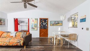 2 bedrooms, WiFi (free) - Artist Retreat, 2 Bedrooms, Summer Haven, 3 Houses to Beach, Sleeps 7 (St. Augustine)