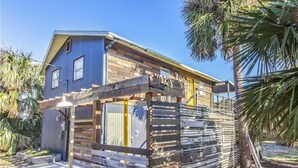 Exterior - Artist Retreat, 2 Bedrooms, Summer Haven, 3 Houses to Beach, Sleeps 7 (St. Augustine)