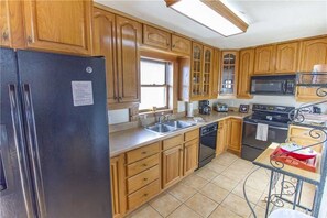 House, Multiple Beds, Balcony, Ocean View | Private kitchen | Fridge, microwave, stovetop, dishwasher