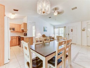 Huis, meerdere bedden, keuken | Privékeuken | Een koelkast, een magnetron, een kookplaat, een vaatwasser