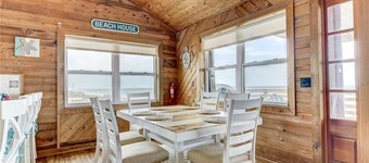 Dreamview, Beach Front, 3 Bedrooms, Wifi, Sleeps 10