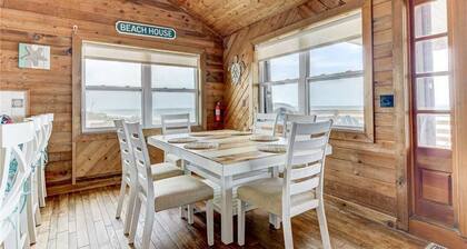 Dreamview, Beach Front, 3 Bedrooms, Wifi, Sleeps 10