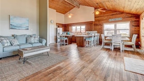 Interior - Dreamview, Beach Front, 3 Bedrooms, Wifi, Sleeps 10 (St. Augustine)