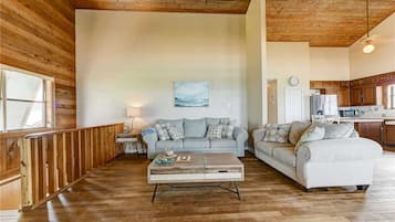 House, Multiple Beds, Kitchen, Ocean View | Living room | 42-inch TV with cable channels