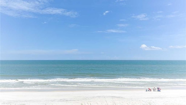 On the beach - Dreamview, Beach Front, 3 Bedrooms, Wifi, Sleeps 10 (St. Augustine)