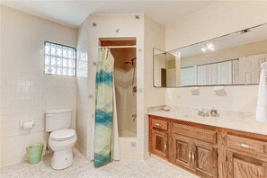 House, Multiple Beds, Kitchen, Ocean View | Bathroom | Towels - Dreamview, Beach Front, 3 Bedrooms, Wifi, Sleeps 10 (St. Augustine)