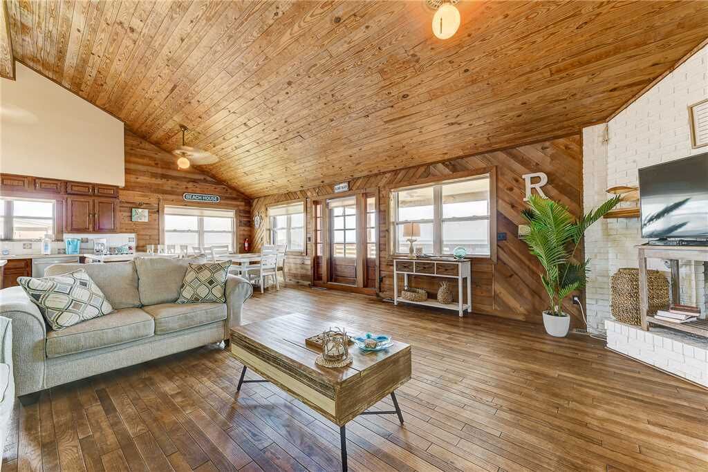 House, Multiple Beds, Kitchen, Ocean View | Living room | 42-inch TV with cable channels