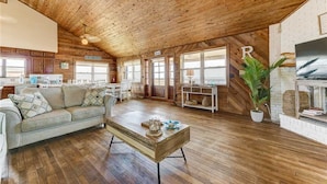 House, Multiple Beds, Kitchen, Ocean View | Living room | 42-inch TV with cable channels - Dreamview, Beach Front, 3 Bedrooms, Wifi, Sleeps 10 (St. Augustine)