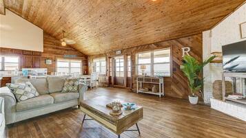 House, Multiple Beds, Kitchen, Ocean View | Living room | 42-inch TV with cable channels