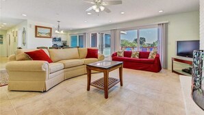 Living room - Ocean Paradise, 3 Bedrooms, Ocean Front, Wifi, Sleeps 10 (St. Augustine)