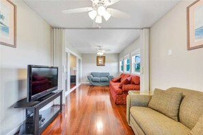 Living room - Ocean Paradise, 3 Bedrooms, Ocean Front, Wifi, Sleeps 10 (St. Augustine)