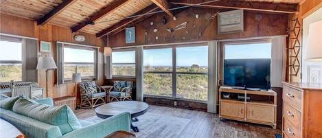 House, 1 King Bed with Sofa bed, Balcony, Ocean View | Living room | 42-inch TV with cable channels