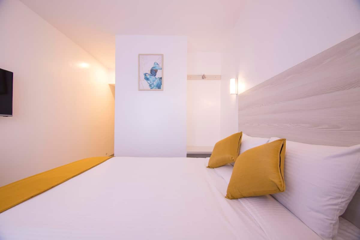 Kamar Double | Meja kerja, Wi-Fi gratis, dan seprai linen