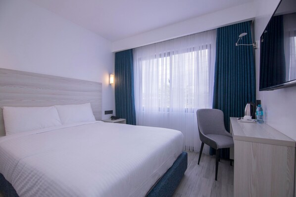 Kahden hengen huone | Työpöytä, ilmainen Wi-Fi, vuodevaatteet