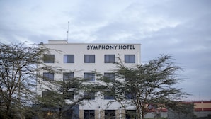 Un edificio con el letrero 