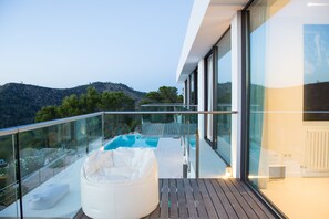 Property grounds - Stunning sunset villa with endless infinity pool in the north part of the island (Sant Joan de Benirras)
