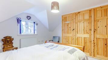 4 bedrooms, free WiFi, bed sheets