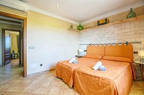5 bedrooms, iron/ironing board, travel cot, free WiFi