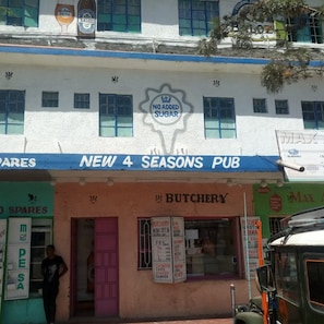 Front of property - Four Seasons Lodge (Naivasha)