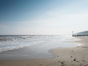 A beach with waves, a pier, and a clear sky. - 2 bedroom accommodation in Mundesley, near North Walsham (Mundesley, near North Walsham)