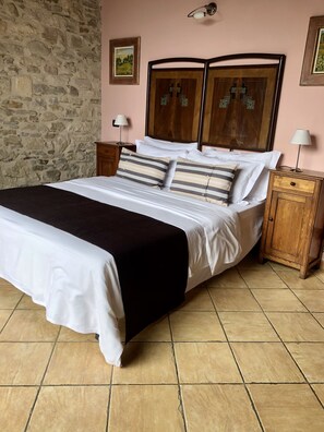 Panoramic Double Room | Free WiFi, bed sheets - Cascina Bertolotto Wine Resort. (Spigno Monferrato)