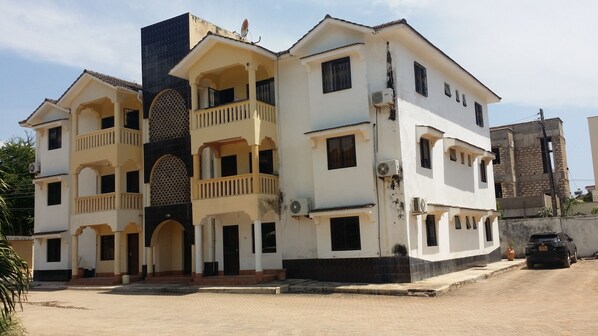 ด้านหน้าที่พัก