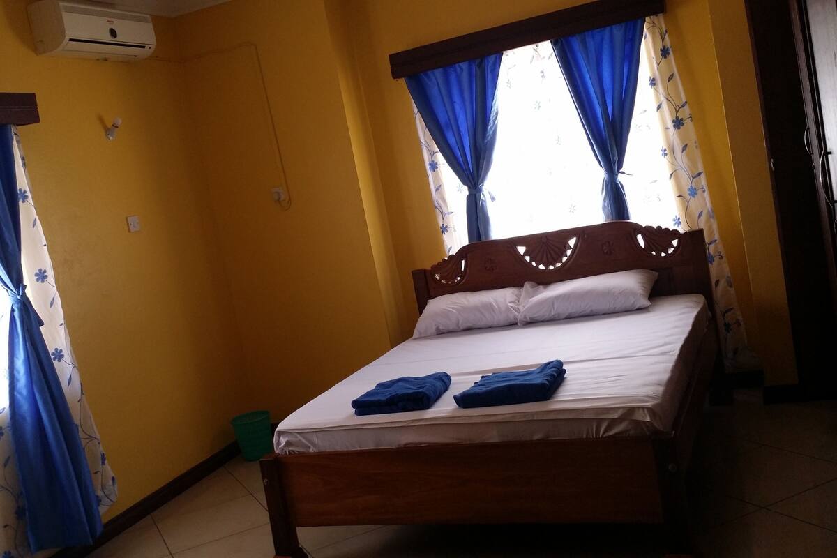 Room (Master Room) | Iron/ironing board (on request), bed sheets
